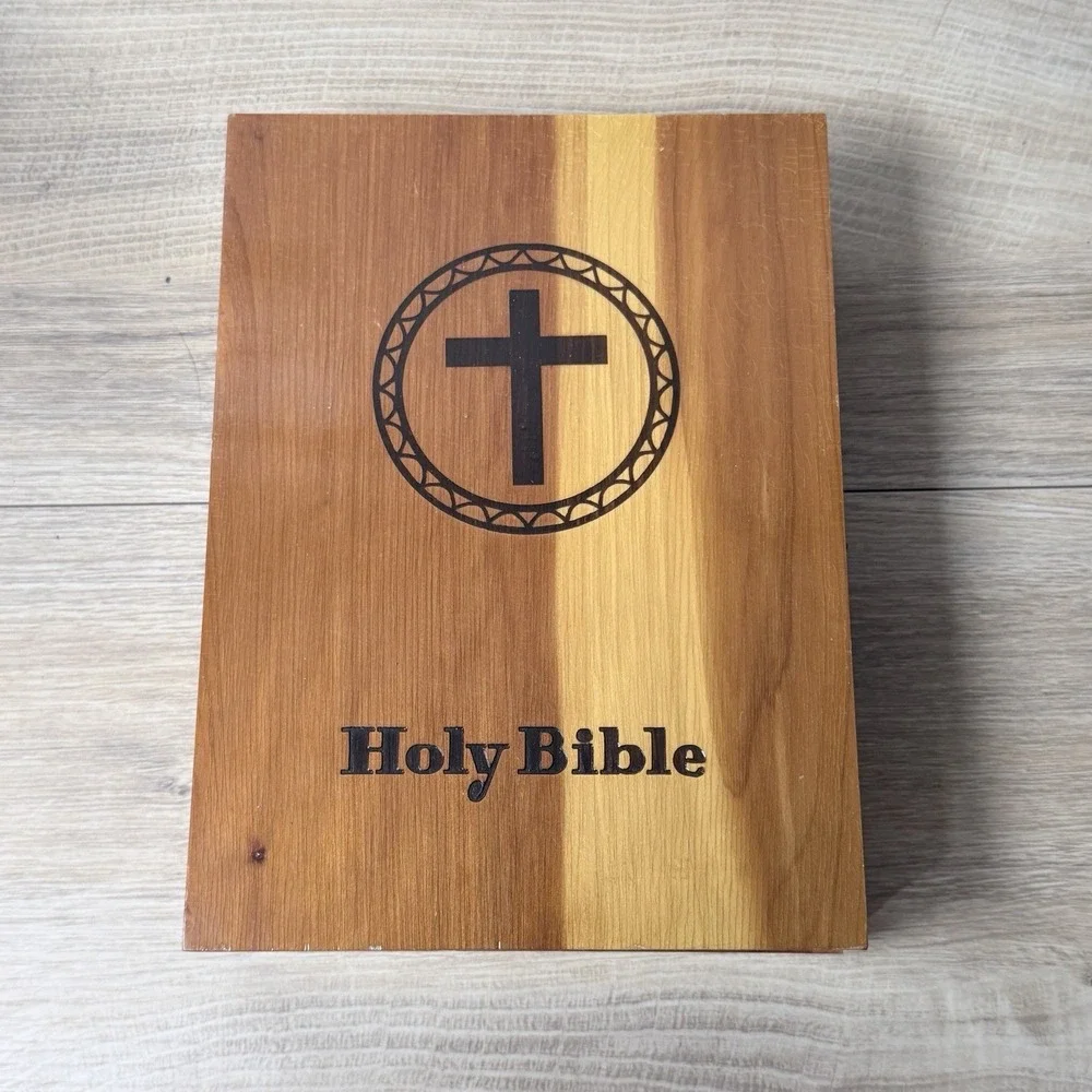 Holy Bible In Wood Box Prince of Peace Edition 1961 White Memorial Remembrance